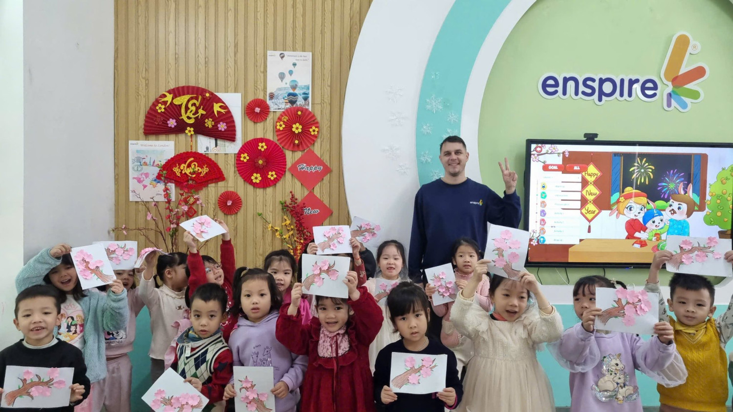 🏫 Thích ứng với kỷ nguyên công nghệ và hội nhập, các bé tại trường mầm non Hoa Hồng được tiếp cận chương trình Tiếng anh
